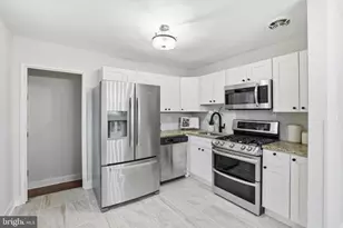 11901 Rocking Horse Rd, Rockville, MD 20852 - Photo 18