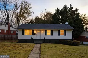 11901 Rocking Horse Rd, Rockville, MD 20852 - Photo 2