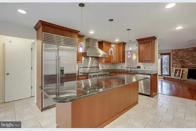 9801 Clydesdale, Potomac, MD 20854 - Photo 6