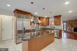 9801 Clydesdale, Potomac, MD 20854 - Photo 6