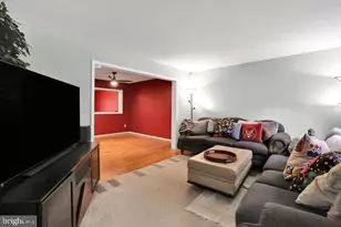 16520 Grande Vista Dr, Rockville, MD 20855 - Photo 4