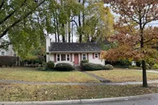 8917 Seneca Ln, Bethesda, MD 20817 - Photo 2