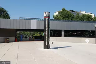 10201 Grosvenor Pl, Rockville, MD 20852 - Photo 8