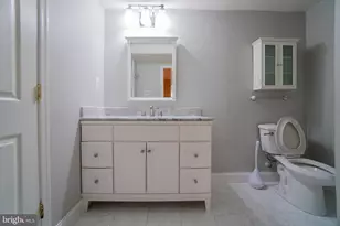 6440 Windermere Cir, Rockville, MD 20852 - Photo 38