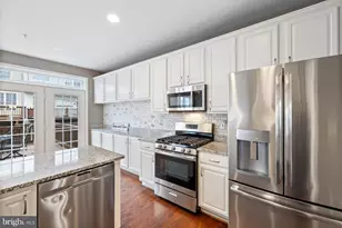 11909 Grey Hollow Ct, Rockville, MD 20852 - Photo 12