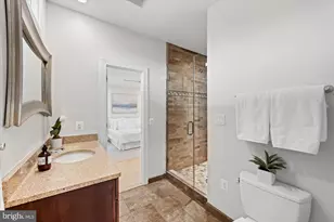 9809 Tibron Ct, Potomac, MD 20854 - Photo 10