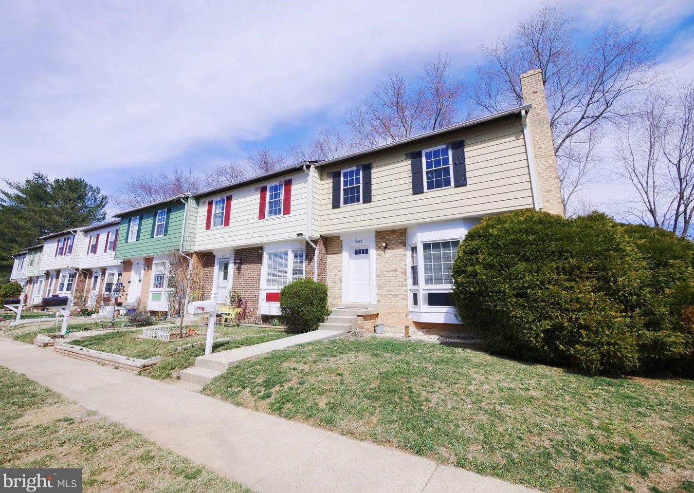 18633 Chickadee Ln, Gaithersburg, MD 20879-1730