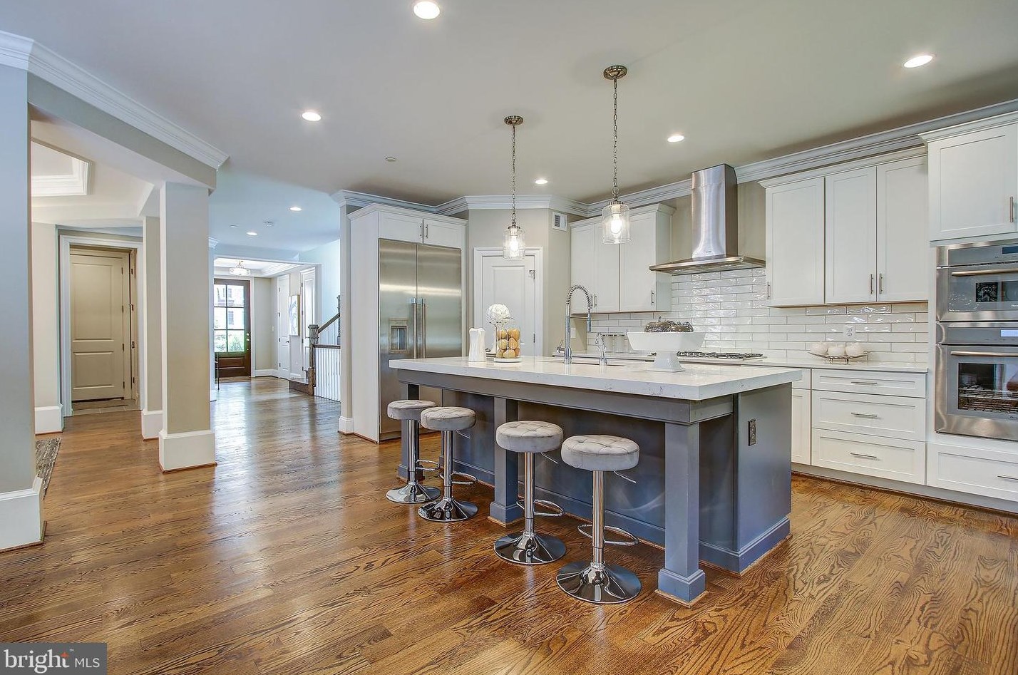 10100 Fleming Ave, Bethesda MD 20814-2120 exterior