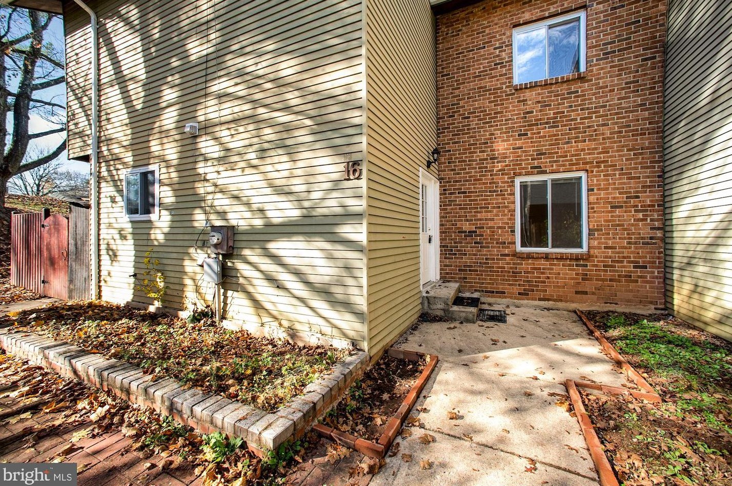 16 Benji Ct, Gaithersburg, MD 20877-3426