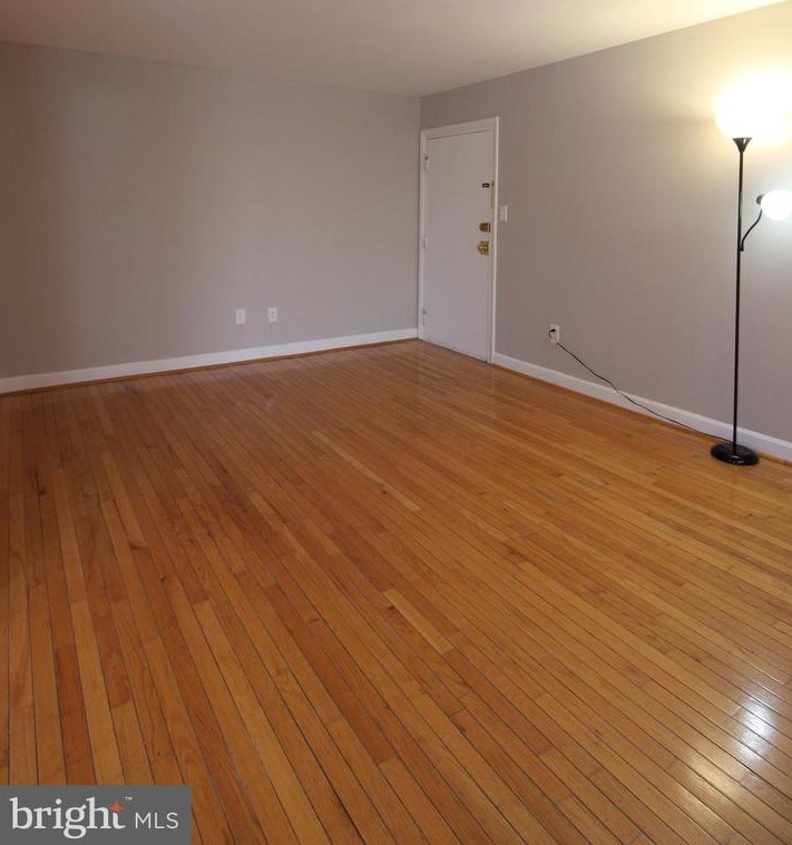 17 Water St #10, Gaithersburg, MD 20877
