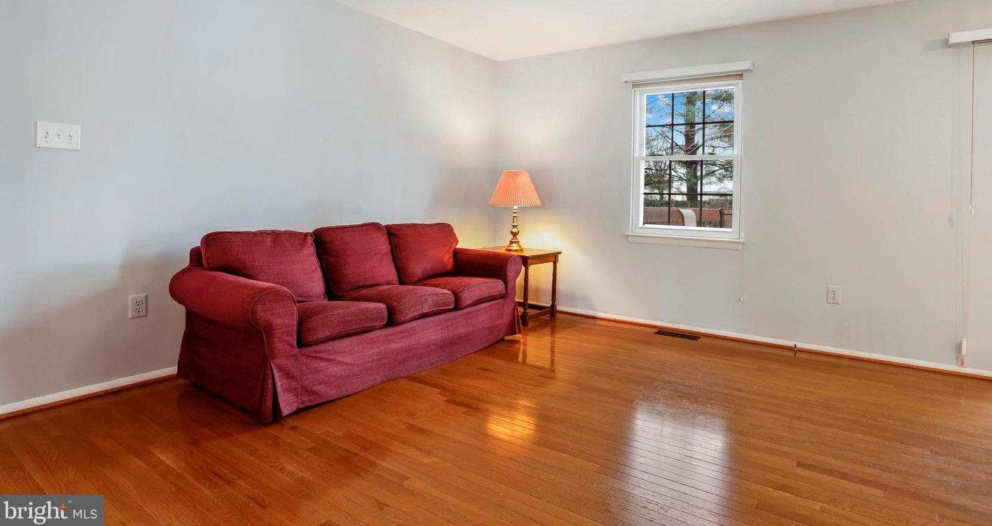 18612 Blue Violet Ln, Gaithersburg, MD 20879-1532