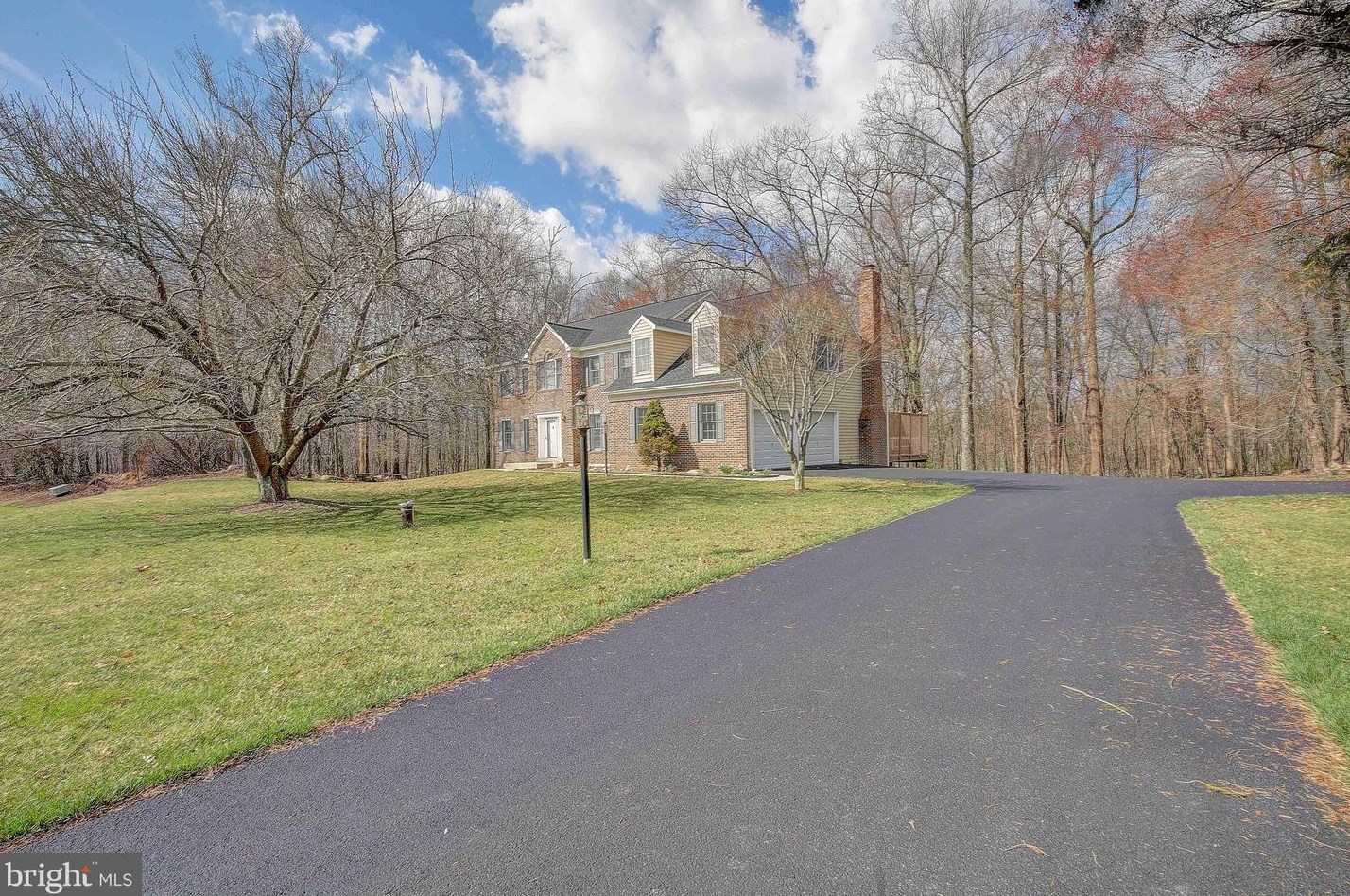 9209 Clematis Ct, Gaithersburg, MD 20882-3818