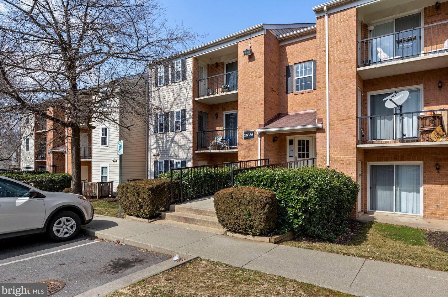 18336 Streamside Dr, Gaithersburg MD  20879-5235 exterior