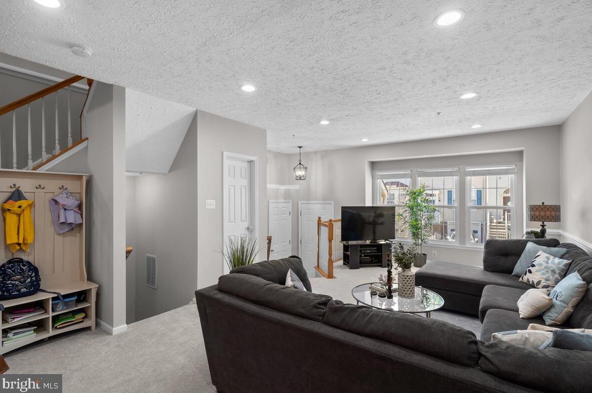 18639 Clovercrest Cir, Olney, MD 20832-3054