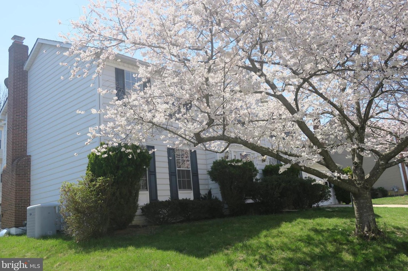216 Lower Country Dr, Gaithersburg MD  20877-4324 exterior