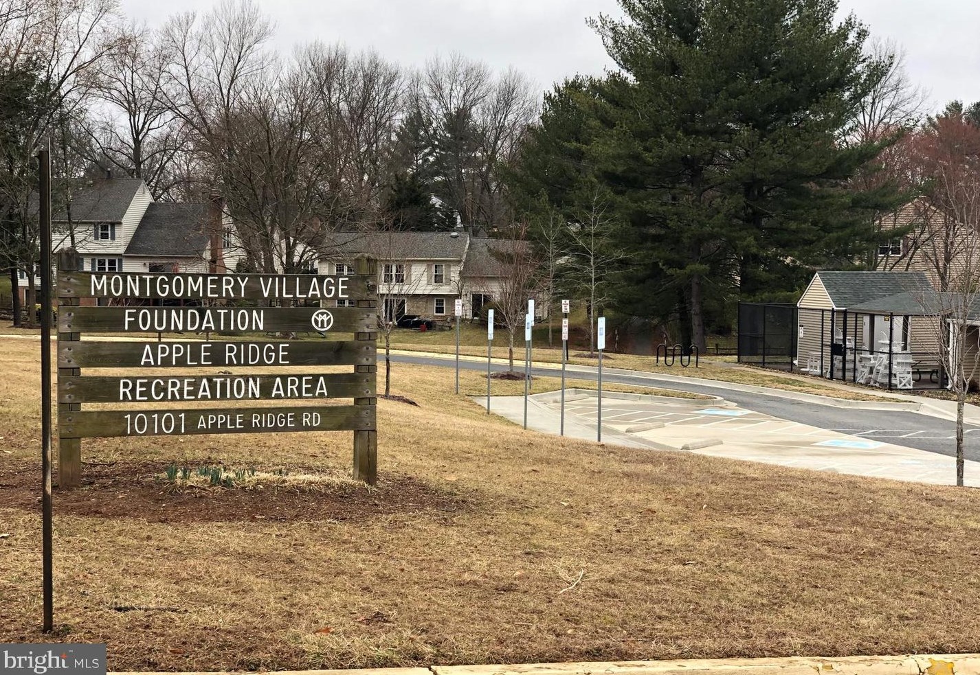 10039 Maple Leaf Dr, Gaithersburg MD  20879-1131 exterior