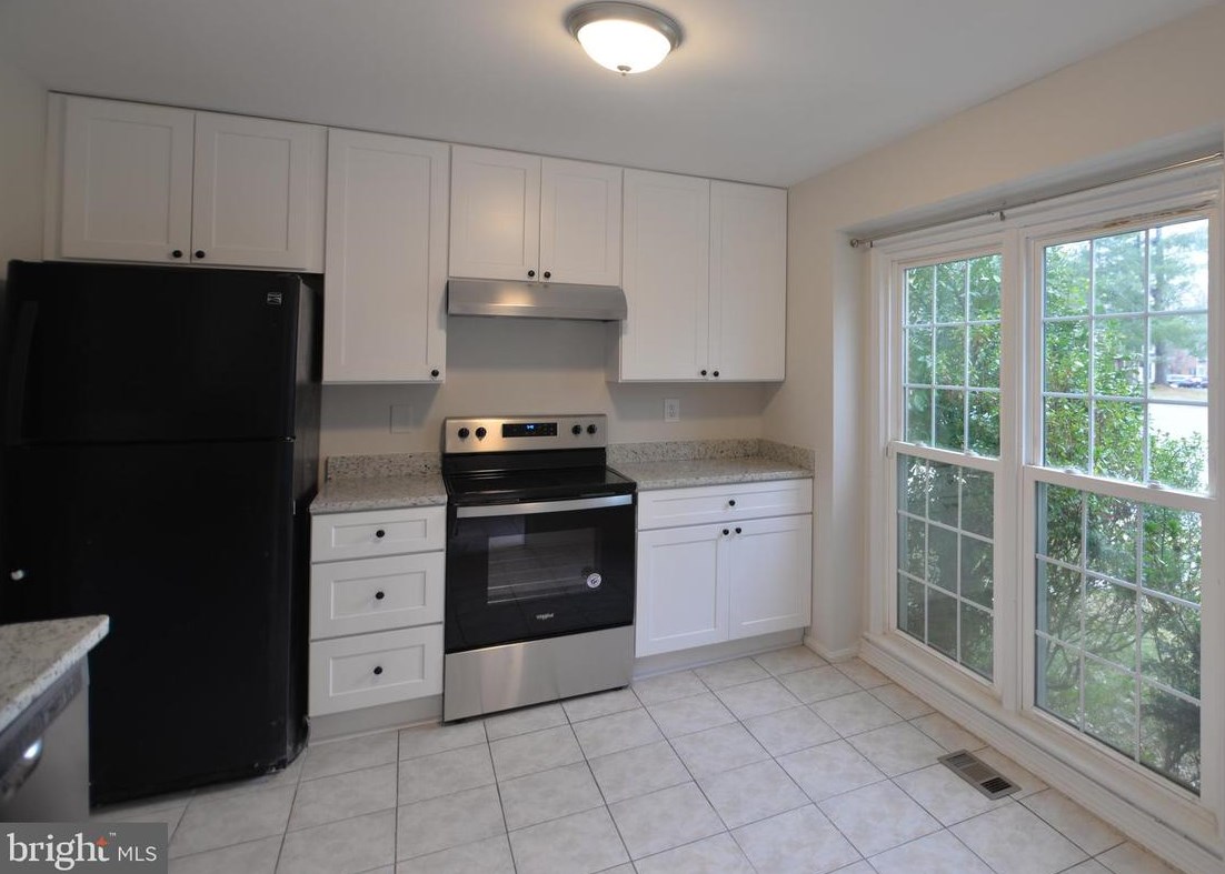 10039 Maple Leaf Dr, Gaithersburg MD  20879-1131 exterior