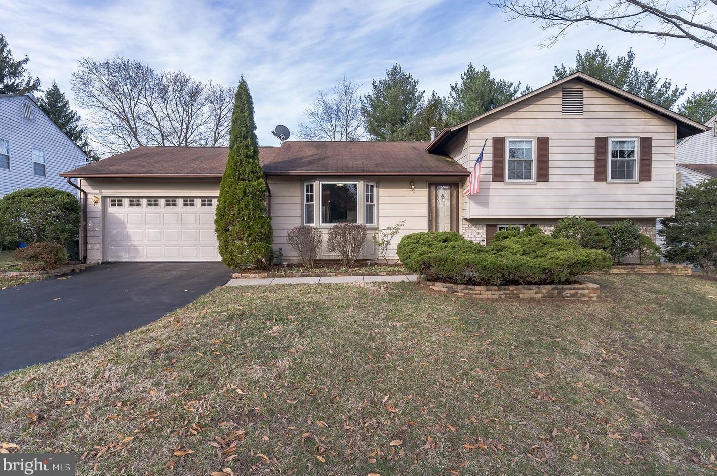 18516 Flower Hill Way, Gaithersburg, MD 20879-1541