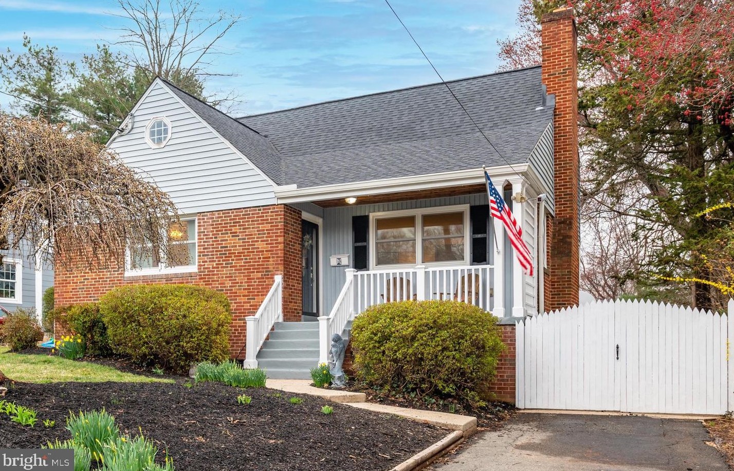 4 Cedar Ave, Gaithersburg, MD 20877-1912