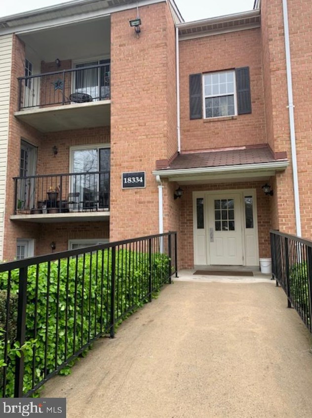 18334 Streamside Dr Apt 304, Gaithersburg, MD 20879