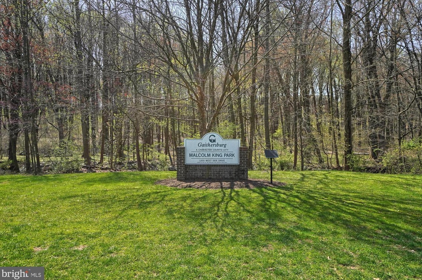 1086 Side Dr, Gaithersburg MD  20878-3142 exterior