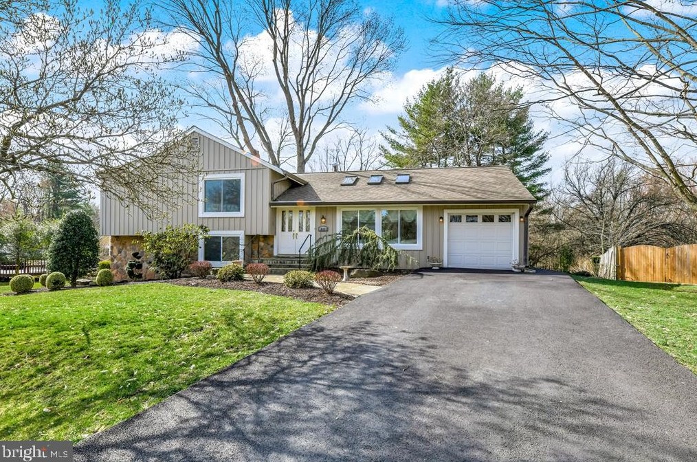 18404 Dutchess Dr, Olney, MD 20832-1726