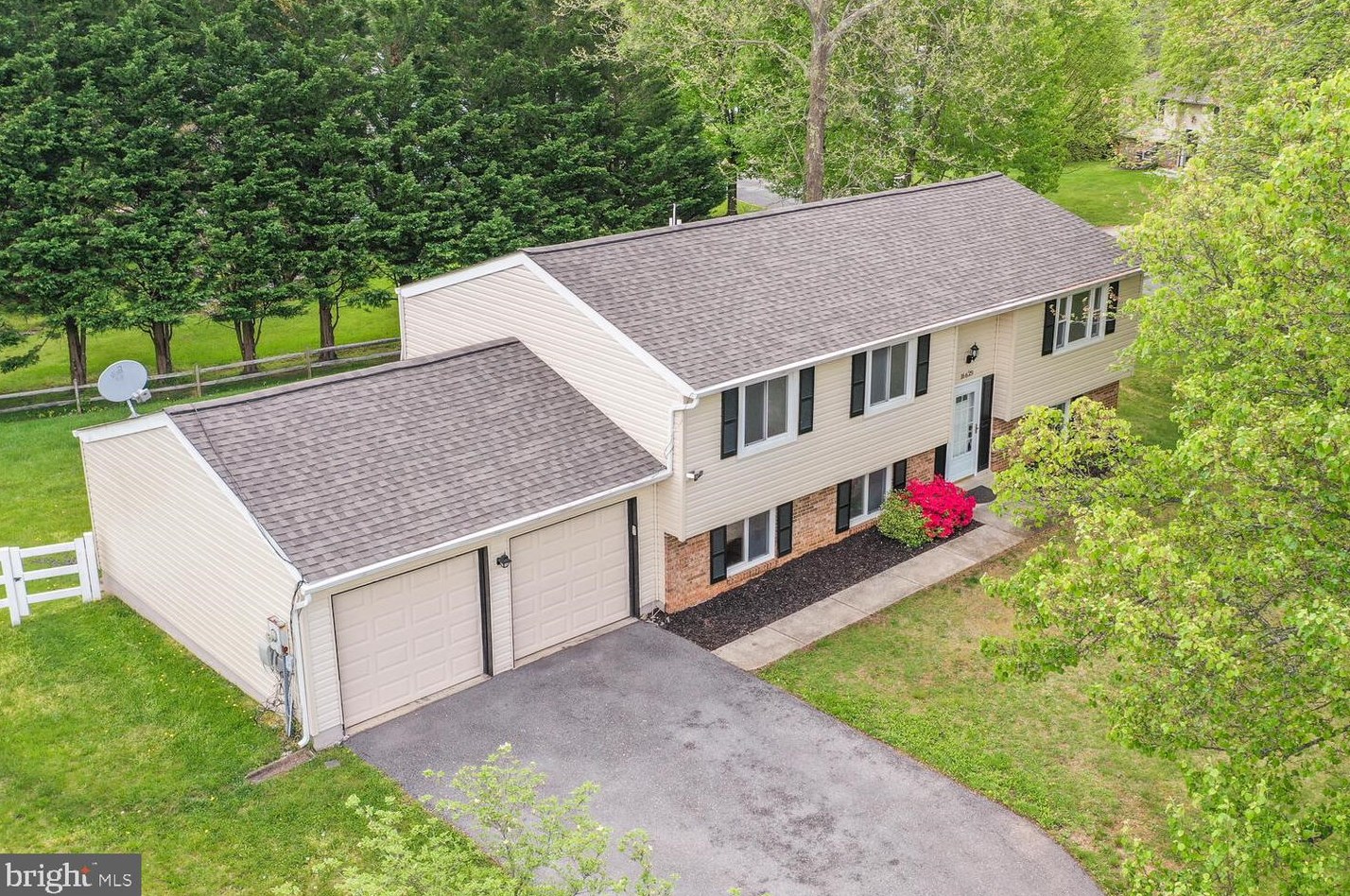 16629 Raven Rock Dr, Gaithersburg, MD 20878-2052