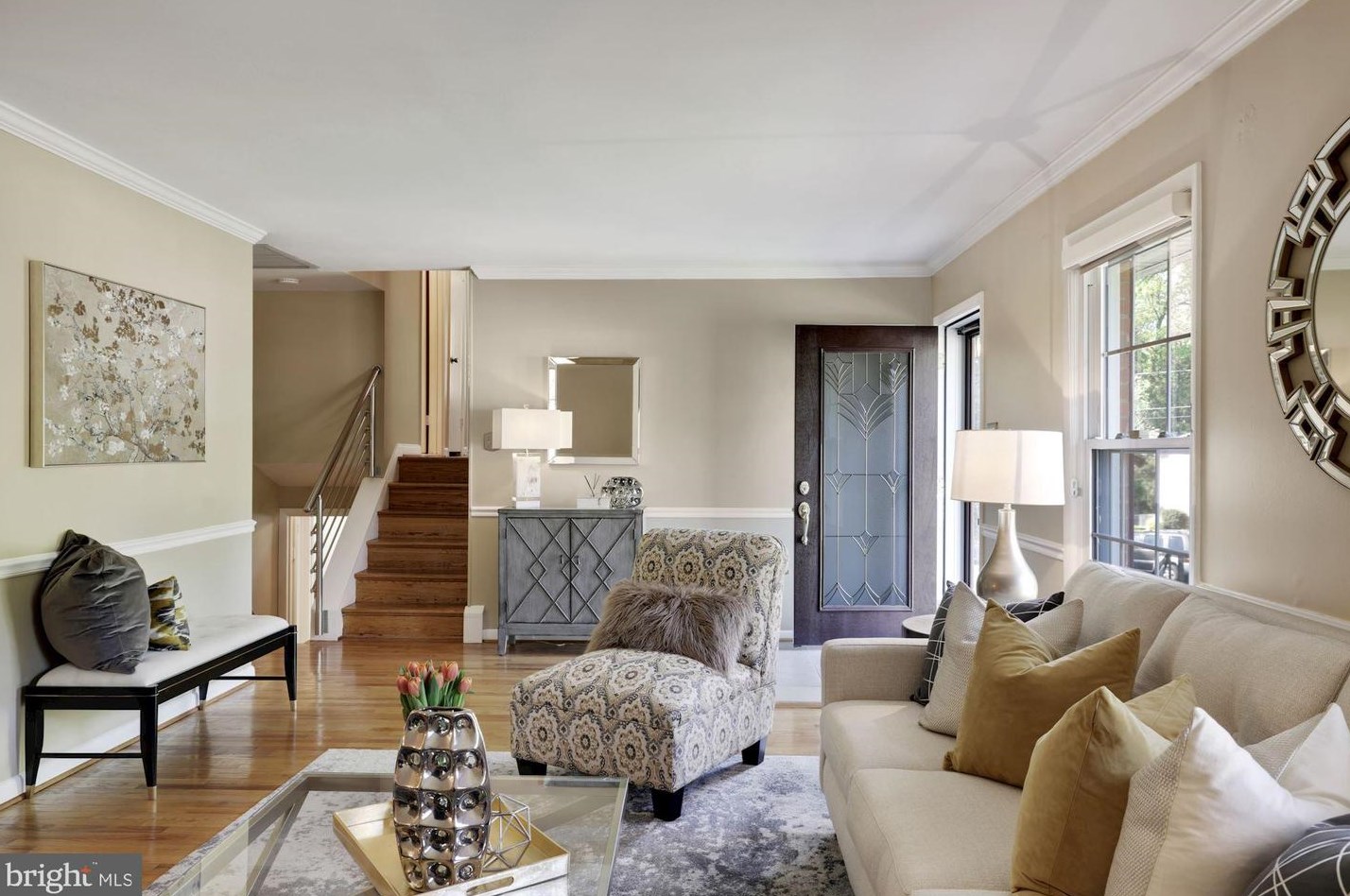 10601 Woodsdale Dr, Silver Spring, MD 20901-1545