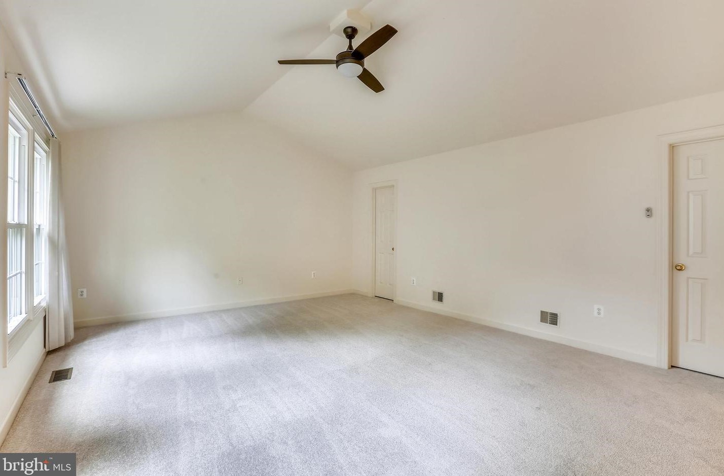 11409 Royal View Ct, Gaithersburg MD  20878-4856 exterior