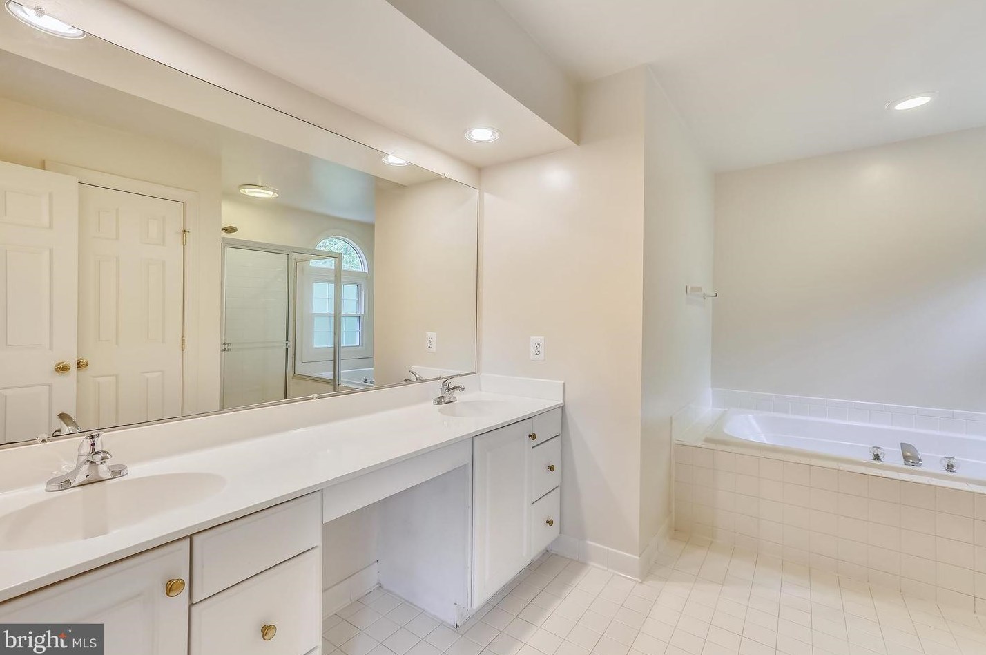 11409 Royal View Ct, Gaithersburg MD  20878-4856 exterior