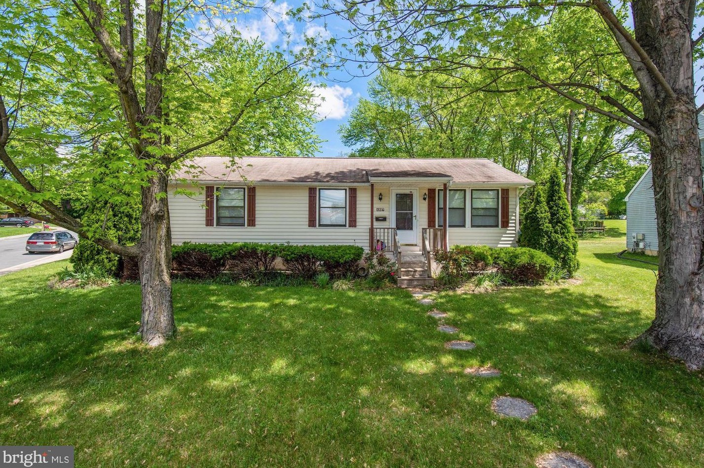 107 Deer Park Rd, Gaithersburg, MD 20877-1851