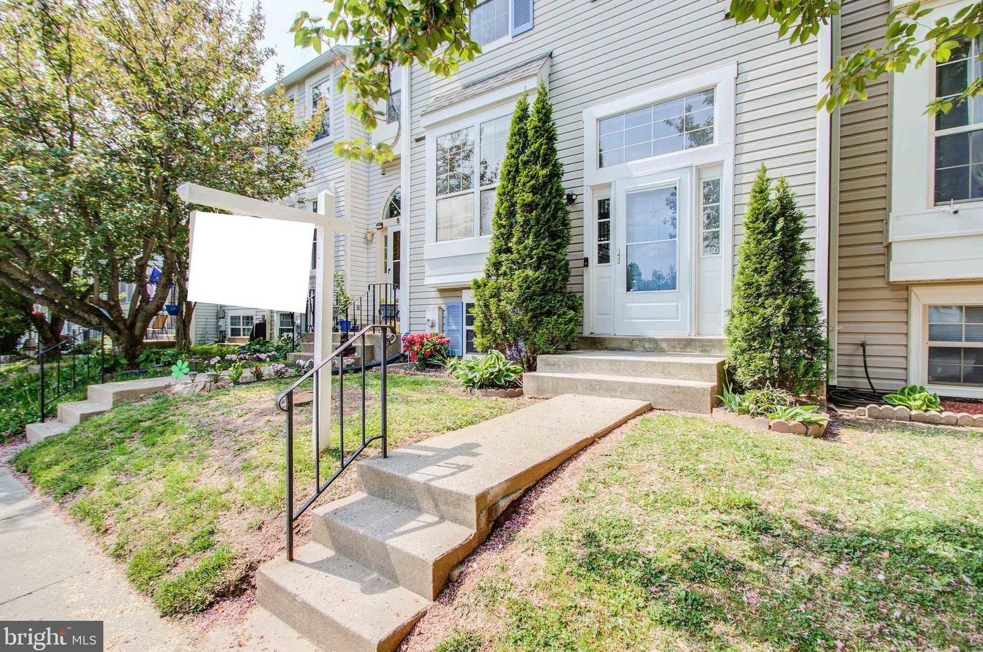 8131 Crabapple Ln, Gaithersburg, MD 20879-5203