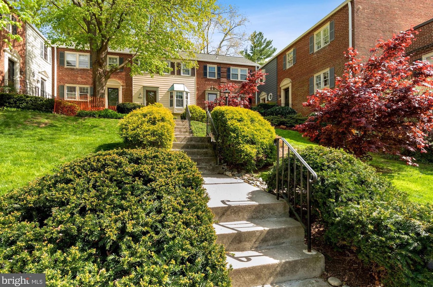 6613 Hillandale Rd, Bethesda, MD 20815-6424