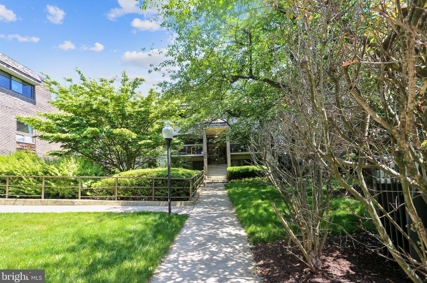 433 Christopher Ave, Gaithersburg MD  20879-3538 exterior