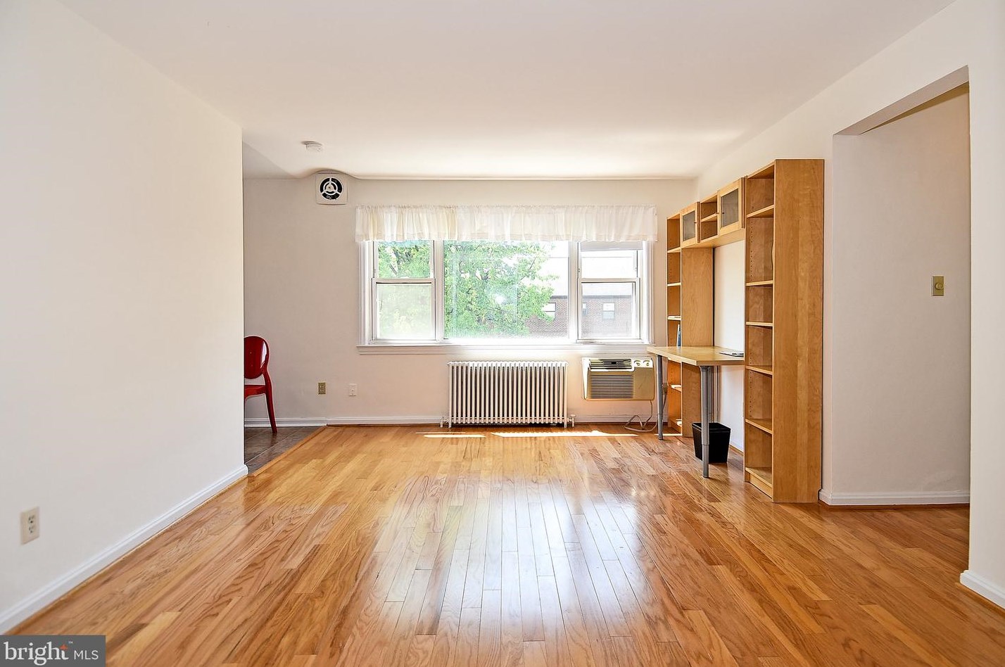 7034 Strathmore St #305, Bethesda, MD 20815