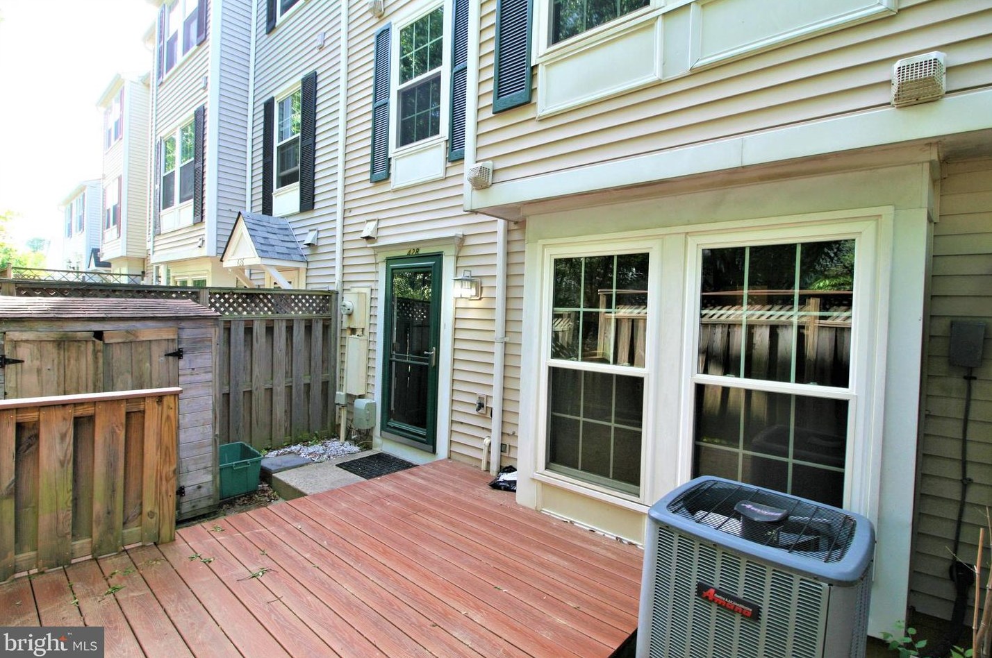 428 Palmspring Dr, Gaithersburg, MD 20878