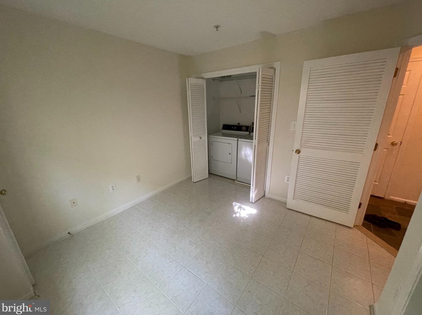 9651 Athens Pl, Gaithersburg MD  20878-5383 exterior