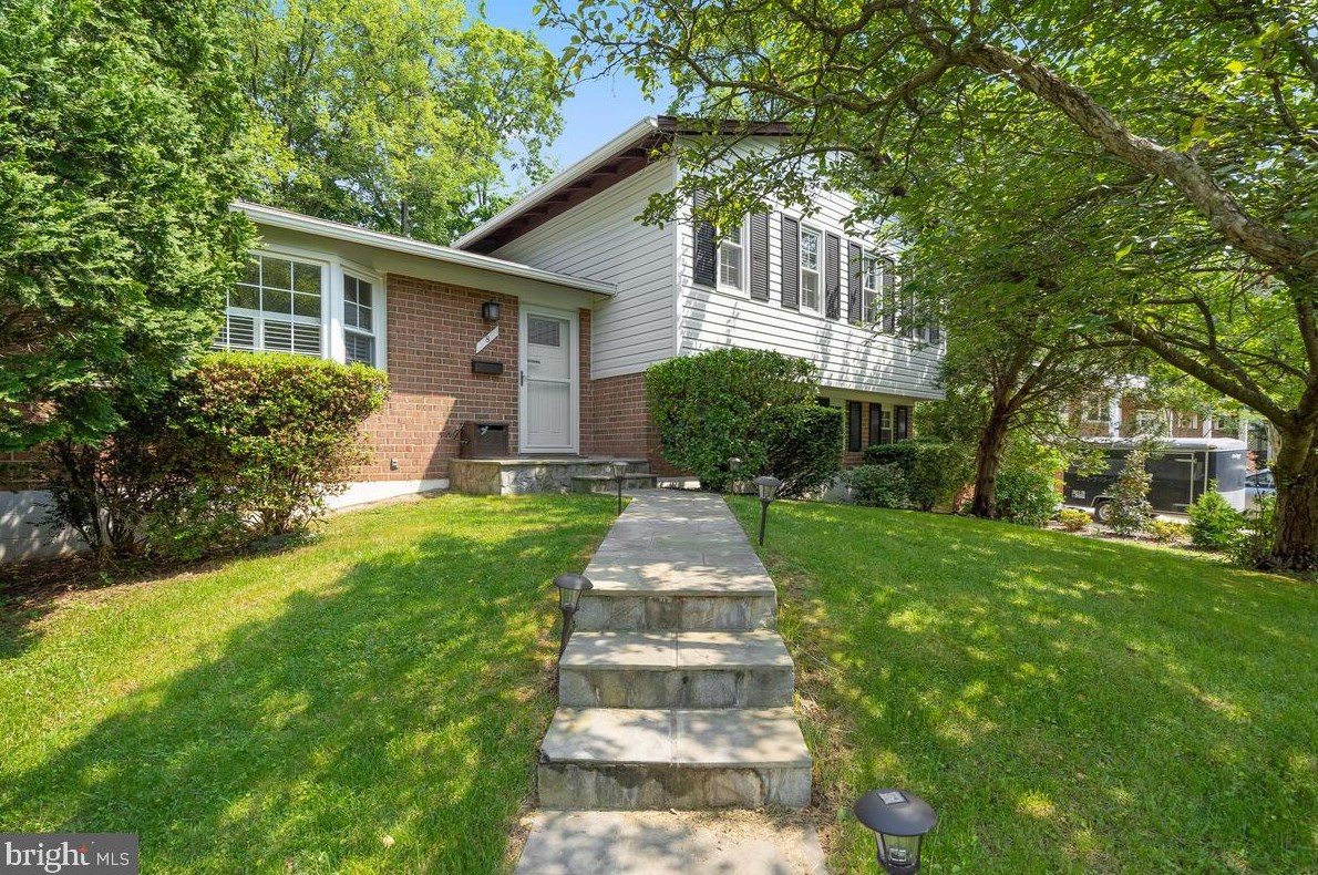 8 Sunnyside Ct, Gaithersburg, MD 20877-1822