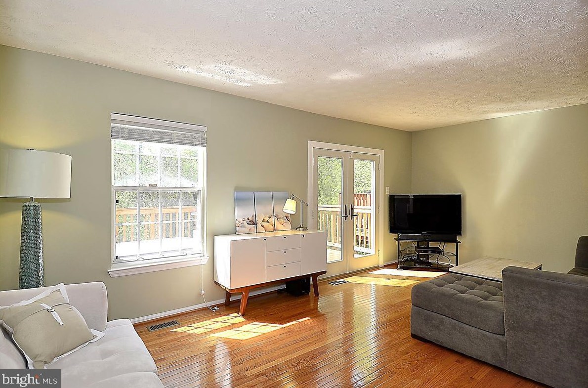 615 Coral Reef Dr, Gaithersburg MD  20878-2974 exterior