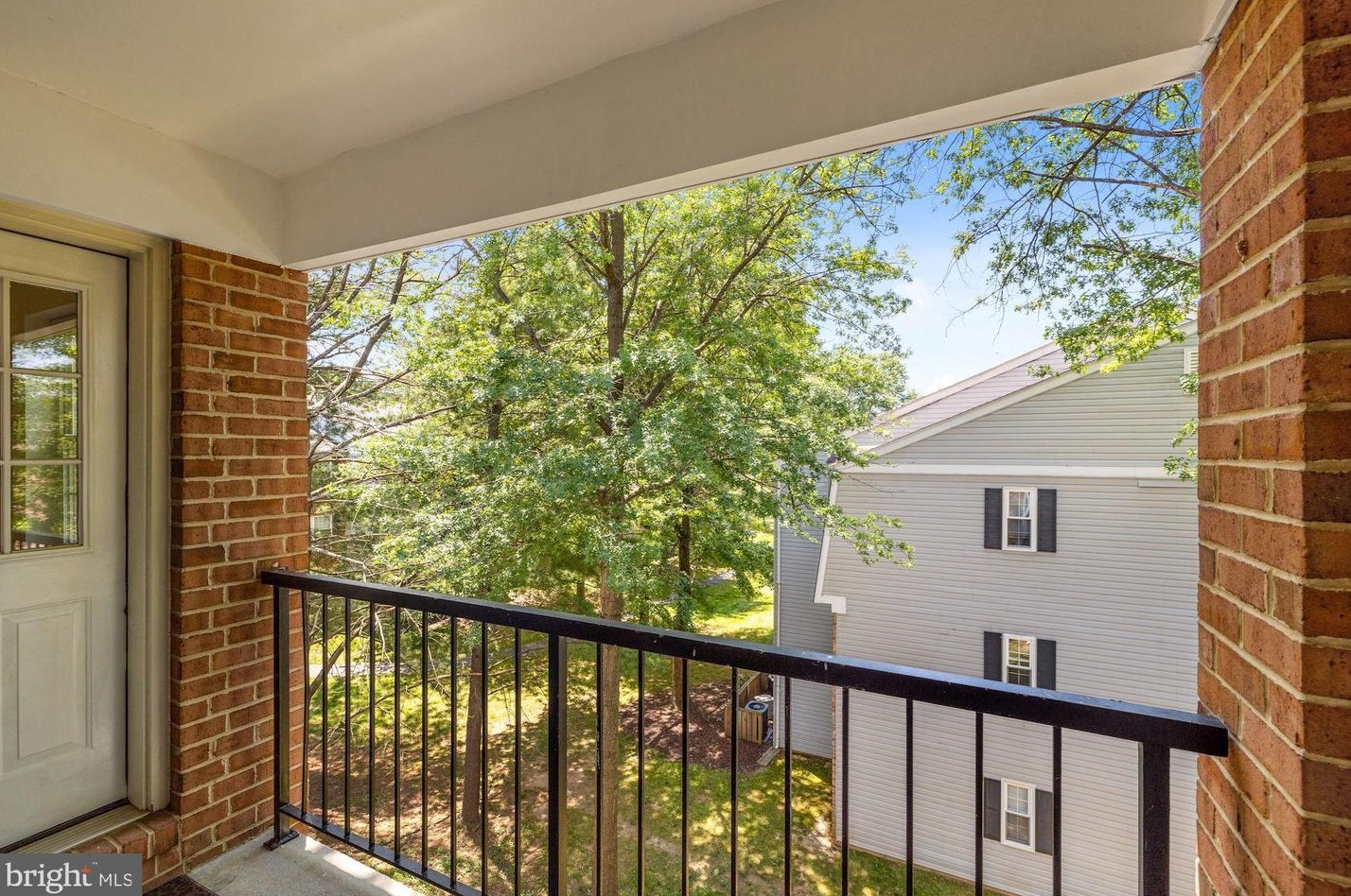 18318 Streamside Dr, Gaithersburg MD  20879-5223 exterior