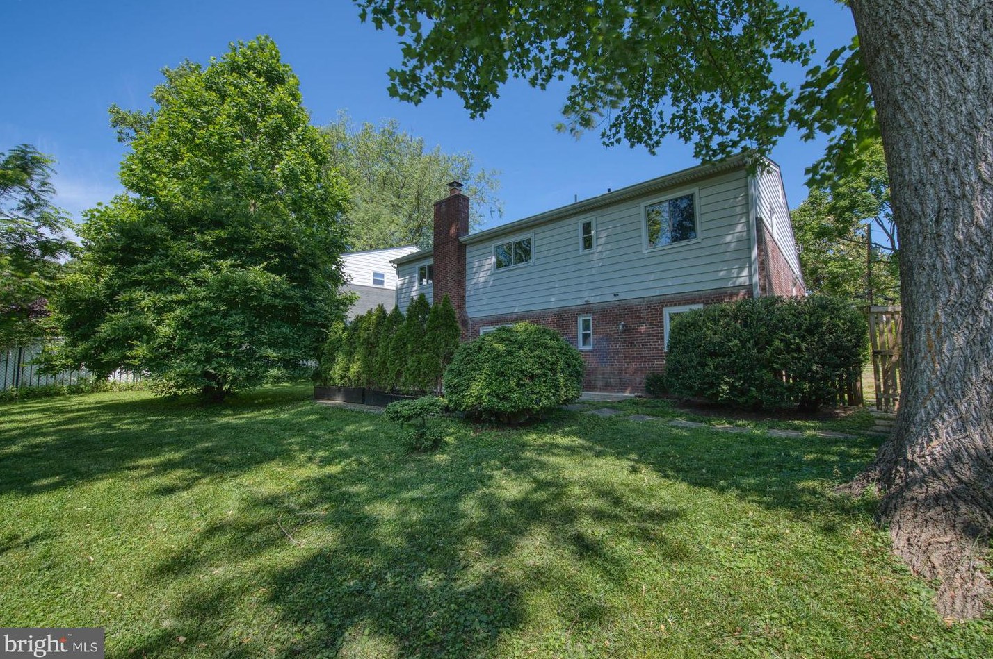 4522 Traymore St, Bethesda MD  20814-3965 exterior