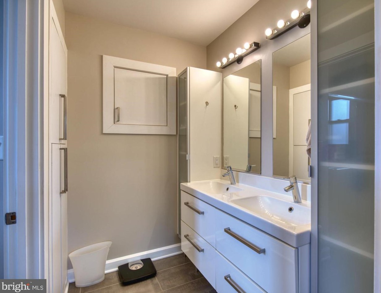 4522 Traymore St, Bethesda MD  20814-3965 exterior