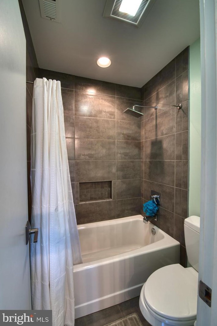 4522 Traymore St, Bethesda MD  20814-3965 exterior