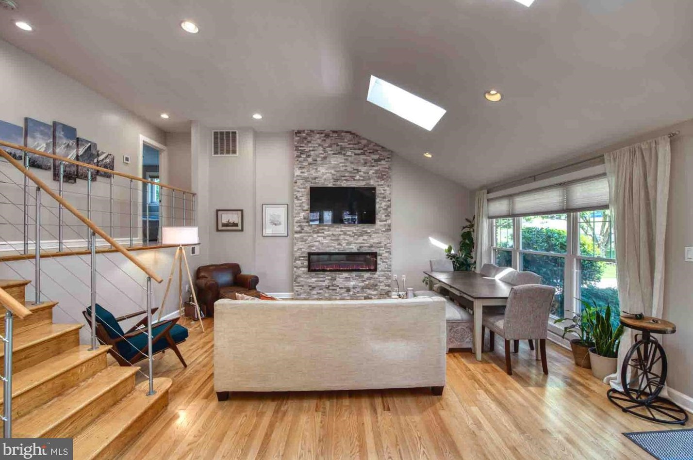 4522 Traymore St, Bethesda MD  20814-3965 exterior