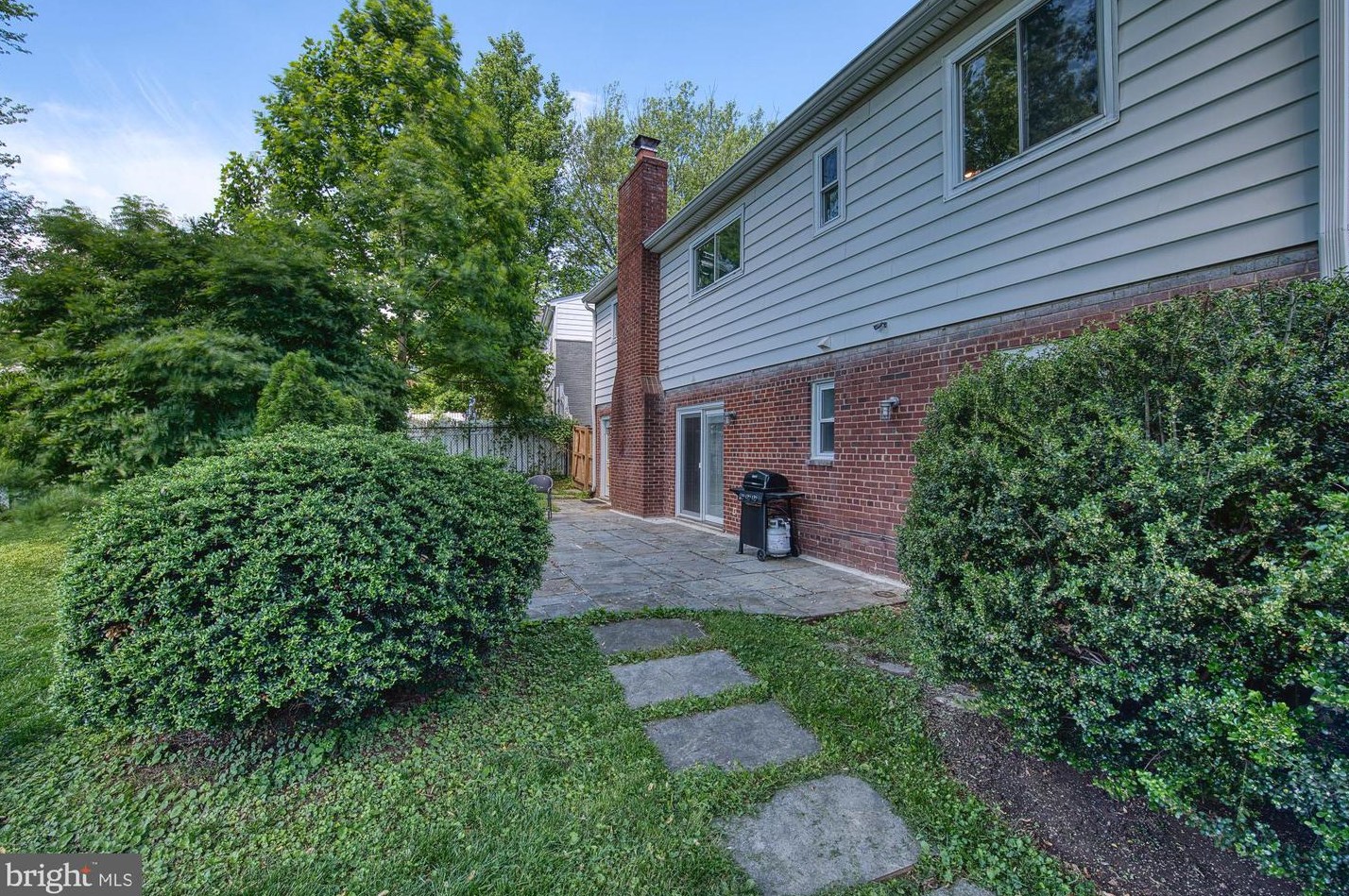 4522 Traymore St, Bethesda MD  20814-3965 exterior