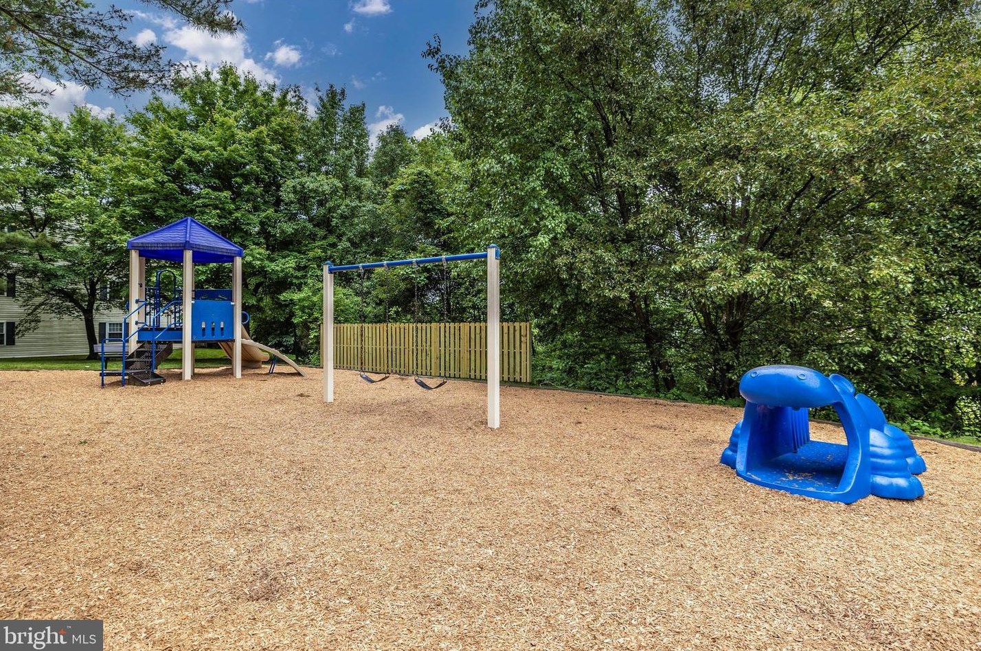 18300 Streamside Dr, Gaithersburg MD  20879-5211 exterior