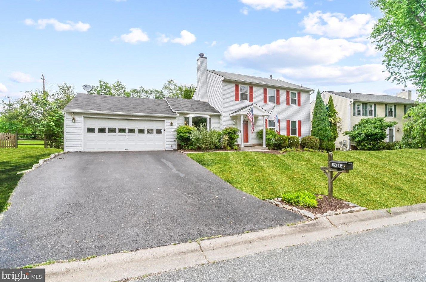 19569 Ridge Heights Dr, Gaithersburg, MD 20879-1657