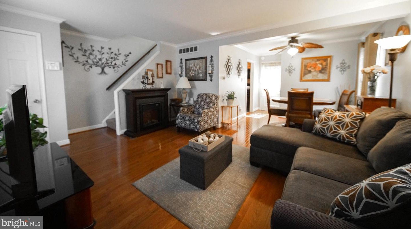 5913 Choctaw Dr, Oxon Hill, MD 20745-1909