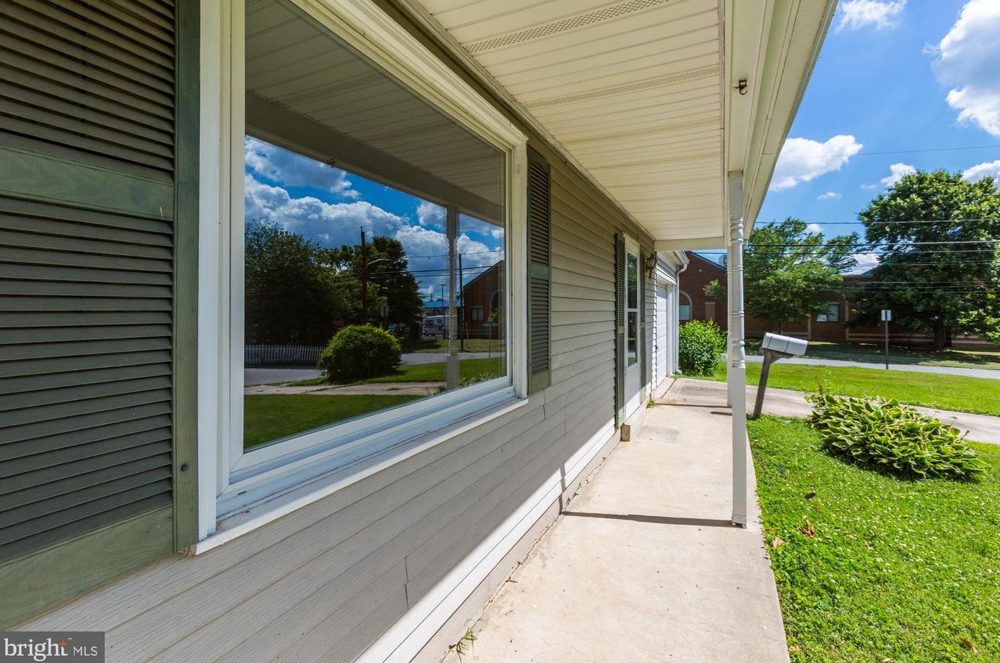 201 Stanley Pl, Laurel MD  20707-4301 exterior