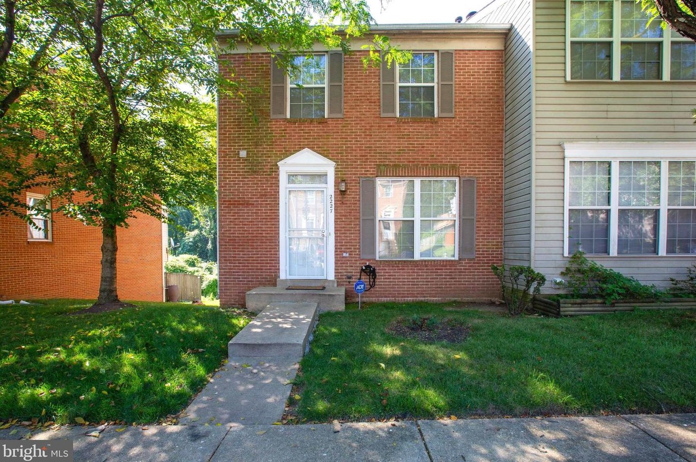 2227 Forest Glade Ln, Suitland, MD 20746-2315